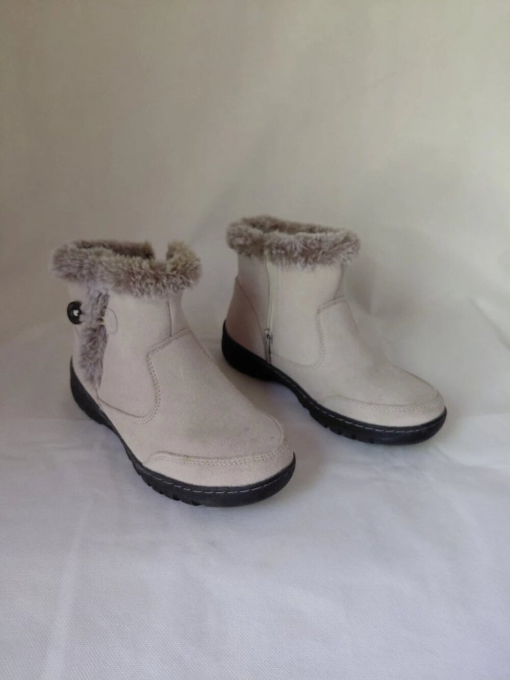 Khombu Iris Winter Snow All Weather Ankle Faux fur Boots White Women's 9